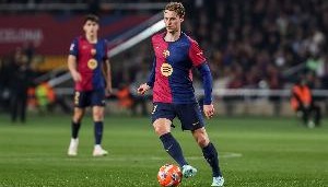 世体：德容在草皮进行了无球训练，孔德和巴德吉已参与合练